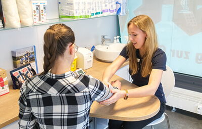 Wir sind persönlich für Sie da! Roßfeld Apotheke Crailsheim